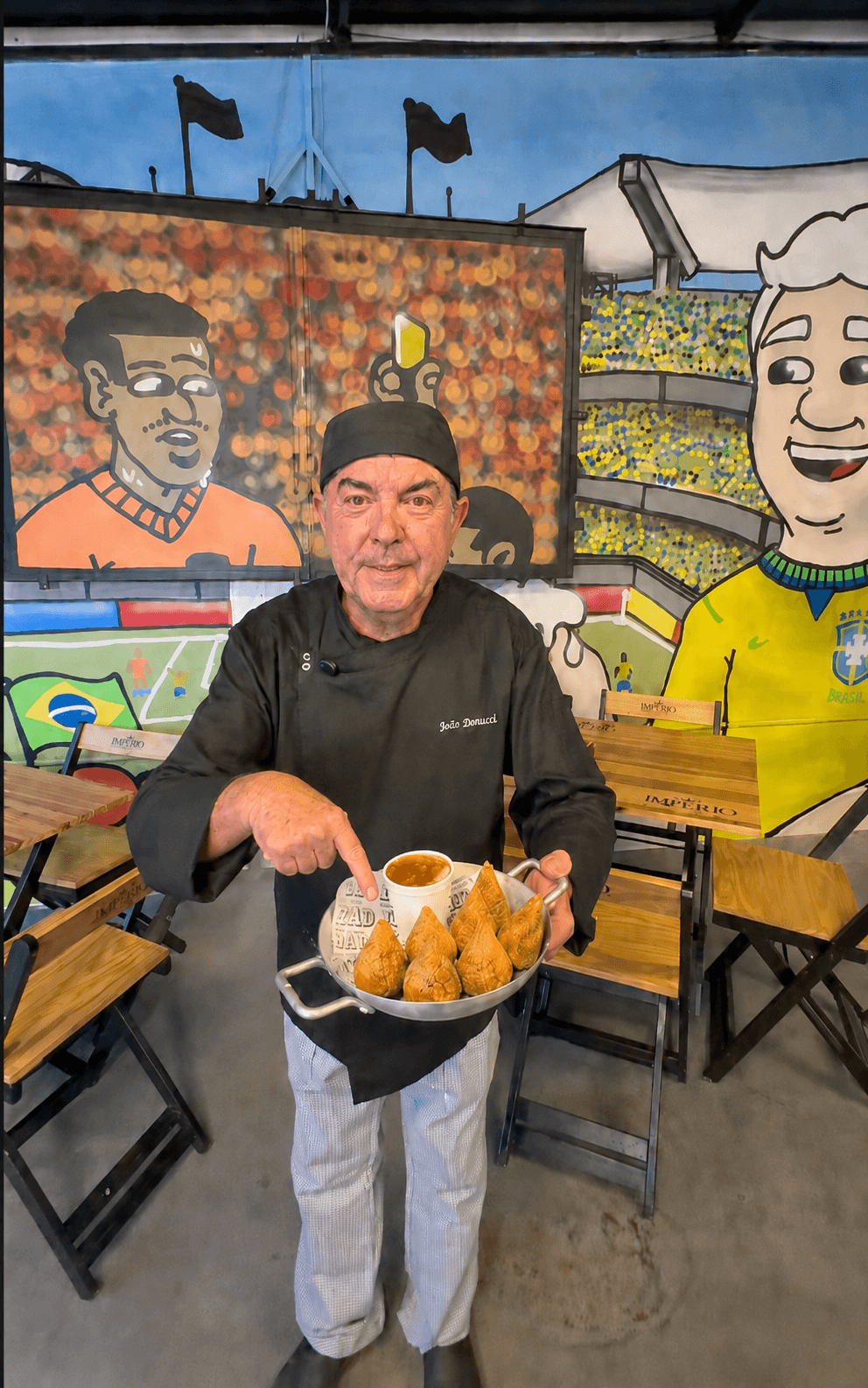 Mesa com porções do bar